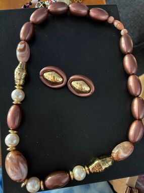 Elegant Avon Book Fresco Pearl & Gold Bead Necklace with Matching Clips